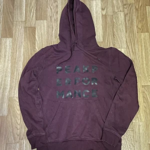 Peak performance Hoodie  - Skick 10/10 vinröd storlek M