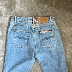 Helt nya Nudie Jeans - Superfina jeans. Säljer pga för små för mig. Modell på jeansen är Breezy Britt. 