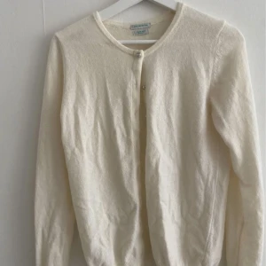 Vit kofta  - 150 kr  Storlek s Bra kvalite 