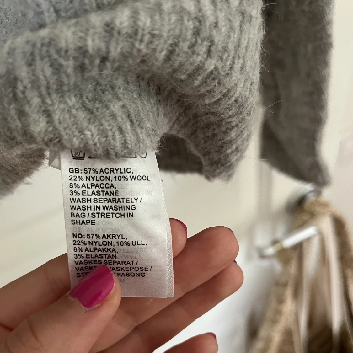 Grå stickad tröja  - 91