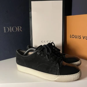 Lanvin  - Lanvin cap toe Uk 9 ~ 43/44 Cond 7,5/10 en liten skada Inga tillbehör  Rimliga bus tas emot Skickas spårbart via postnord 