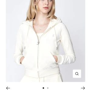 Juicy Zip Hoodie - Säljer nu min juicy hoodie i färgen Sugar Swizzle Knappt använd, skriv för egna bilder  Säljer även en i blå och röd