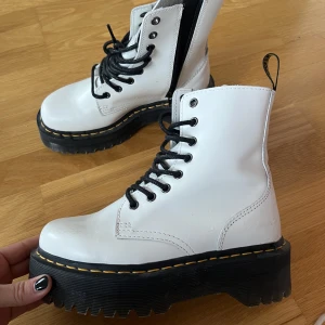 NYA dr martens jadon 37 - Helt nya dr martens Jadon. Storlek 37 