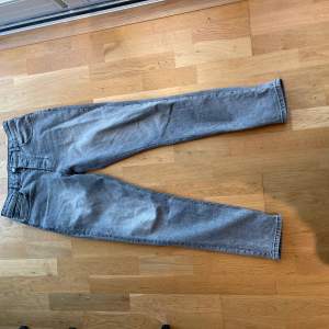 Fina jeans med stretch material 