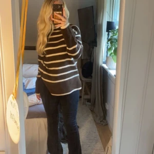 Stickad tröja  - Jättemysig stickad tröja, aldrig använd. Så skönt och mjukt material. Storlek XS💗