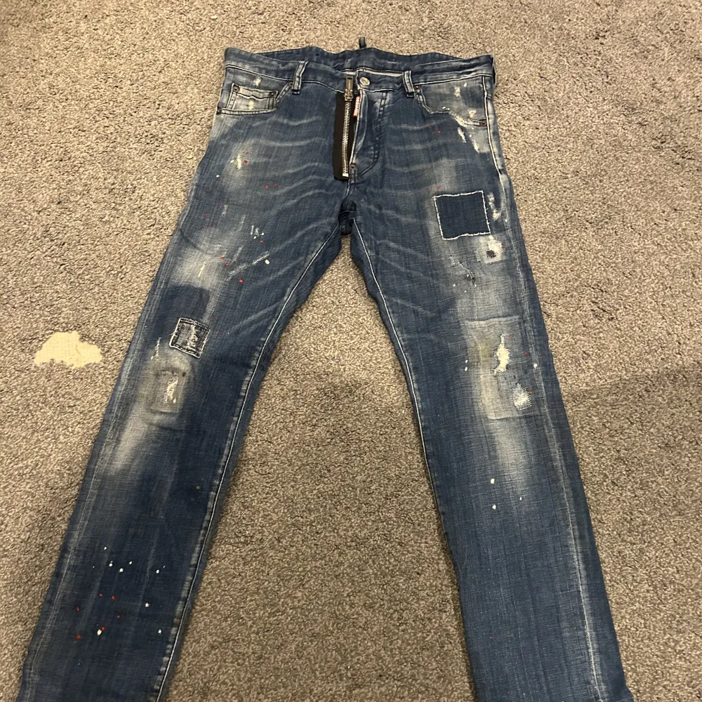 Ett par D2 jeans i storlek 48⌛️skick 8/10⌛️nypris 4600kr⌛️köpt på Farfetch ⌛️vid minsta fundering eller fråga är det bara höra av sig🙌✅//Allt gott . Jeans & Byxor.