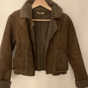 Mocka jacka - Mocka jacka, vintage från American Eagles, köpt i Amsterdam knappt använd 🥰kan gå ner i pris vid snabb affär ☺️