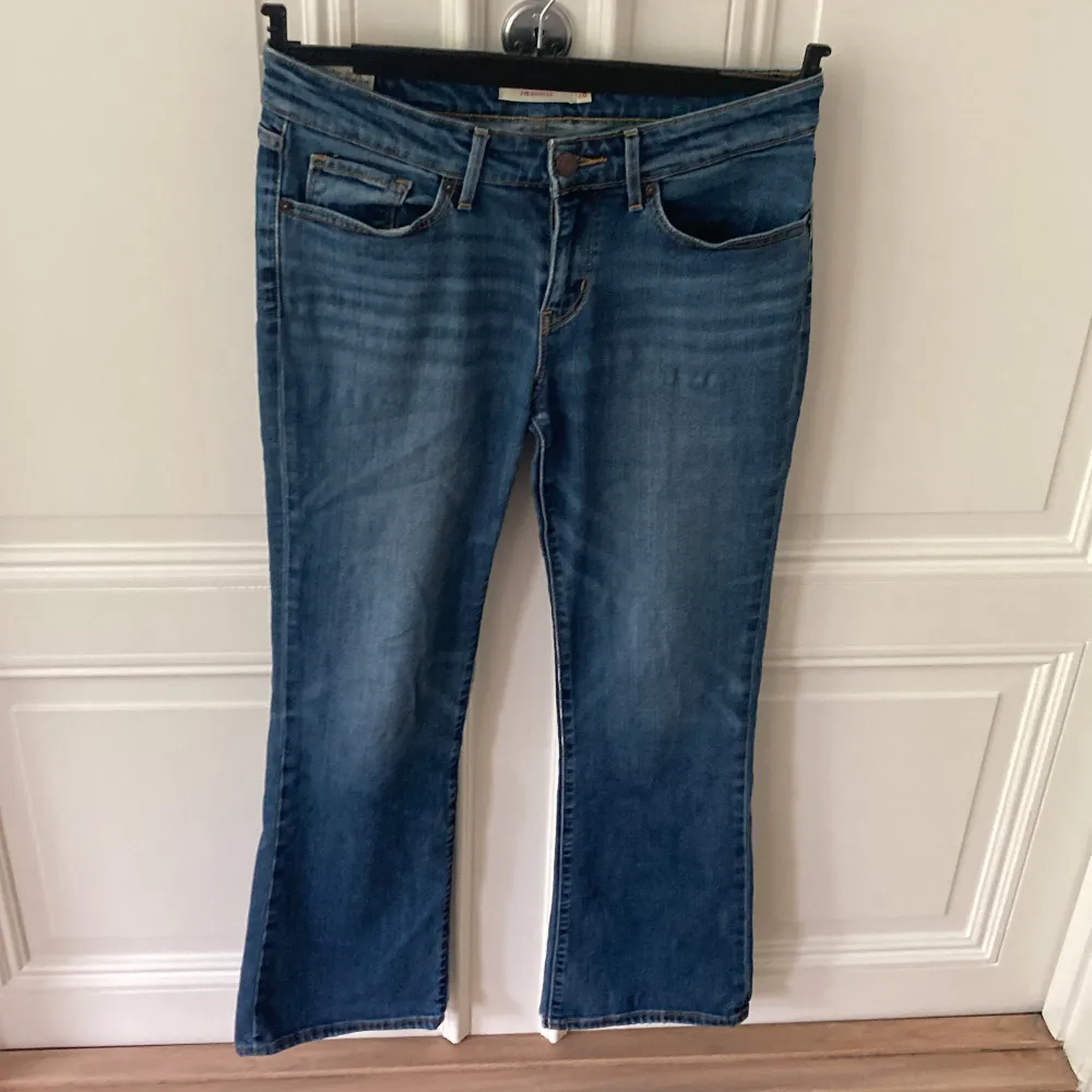 Vintage bootcut Jeans från Levis. Bra skick, storlek 28/30. Jeans & Byxor.