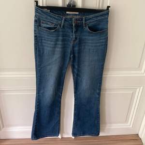 Vintage bootcut Jeans från Levis. Bra skick, storlek 28/30