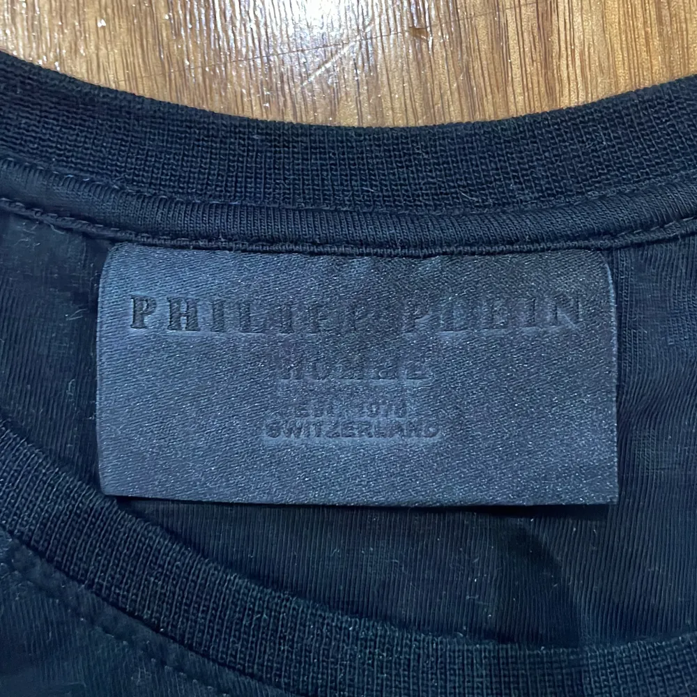 Säljer min äkta Philip Plein T-shirt men har tappat bort kvittot tyvärr  priset kan diskuteras vid intresse eller snabbaffär, den är i nyskick andvänd 1-5 gånger. T-shirts.