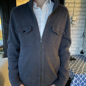 Overshirt  - Tjenare! Säljer en riktigt snygg overshirt från märket banan republic som är perfekt för hösten 