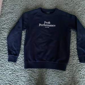 Hög kvalite PeakPerformance tröja säljes i mycket bra skick!