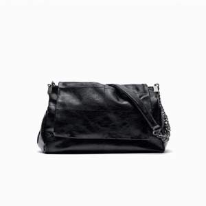 Väska från Zara som aldrig är använd! Köpt för 399kr🫶