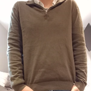 Mango half zip - Tja, säljer min mango halfzip nyskick hör av vid fler frågor eller bilder om du har storlek s så passar den tar gärna emot byten