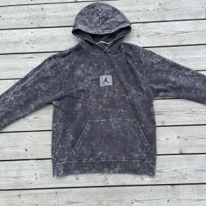 Air Jordan hoodie  - Skick 8/10, riktigt snygg air Jordan hoodie. 