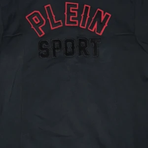 Plein sport tröja - Plein sport tröja använd ca 5 gånger men är lite förstor för mig så säljer den 