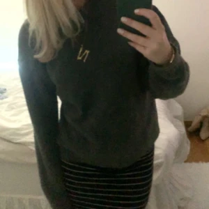 En söt randig kjol - Väldigt fin randig kjol. Super skön. Älskar denna. Är som en xs/s. 