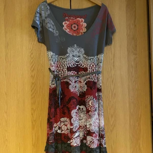 Klänning - Klänning obetydligt använd