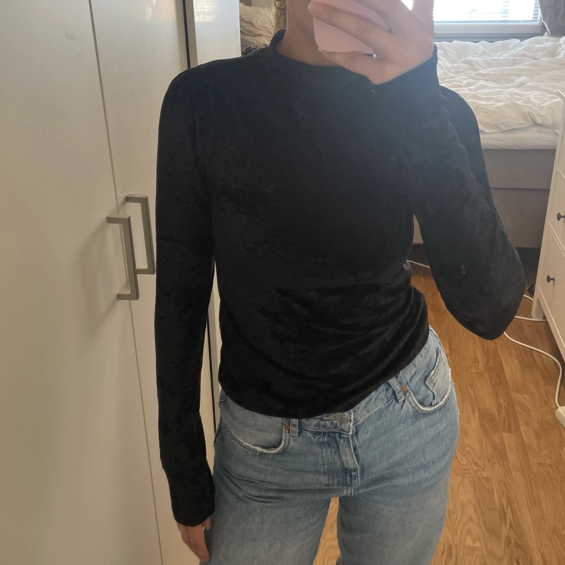 Långärmad festtopp i sammet. 