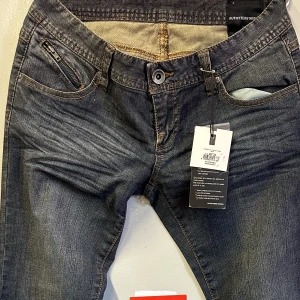 Outfitters nation jeans strl W28 L34 - Outfitters nation jeans strl W28 L34 5st som står på lappen betyder bara att jag har 5 st. Priset gäller ett par jeans.