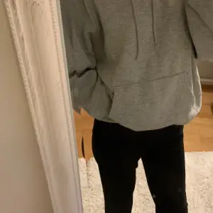 Grå Oversized hoodie i stl S 