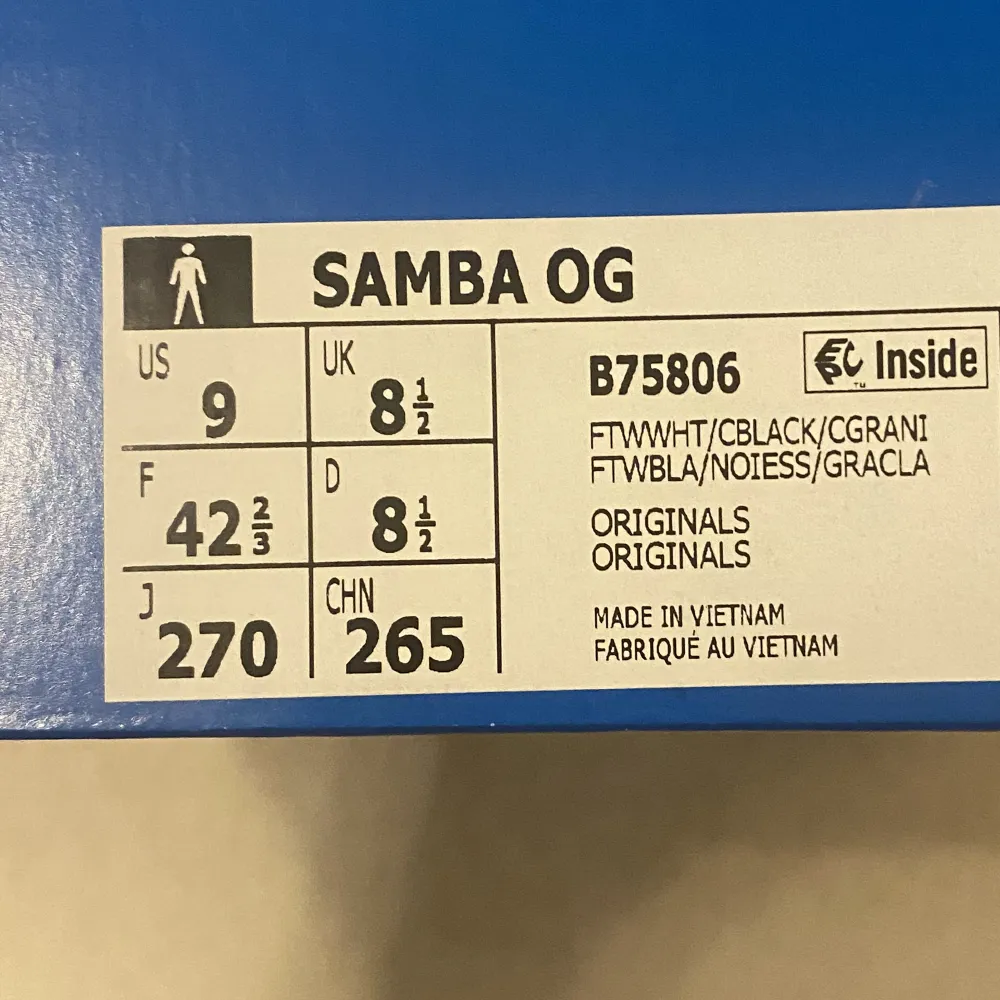 Säljer Adidas Samba OG. Knappt använda så dom är i mycket bra kvalitet.  Vid frågor eller fler bilder så hör av dig!. Skor.