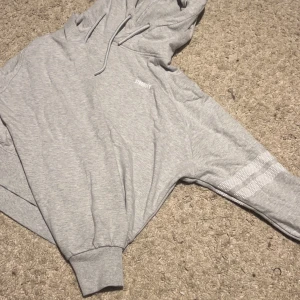 hoodie  - stronger hoodie❤️ säljer för att den inte passar mig! 