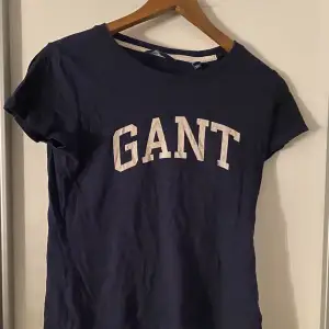 Gant t-shirt i storlek s. Använd några gånger men ändå i bra skick 
