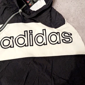 Vintage adidas windbreaker - En riktigt fet vintage adidas jacka i nylon 