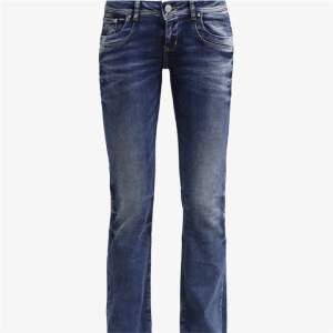 LTB jeans i modellen valerie. Nypris ca 900 kr.  Midjemått 36 cm och innerbenslängd 78 cm. Ställ gärna frågor om ni vill veta något🫶🏻