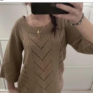 trekvartsärmad stickad tröja💗 - köpt på plick. aldrig använt och inga defekter💗 använd gärna köp nu!