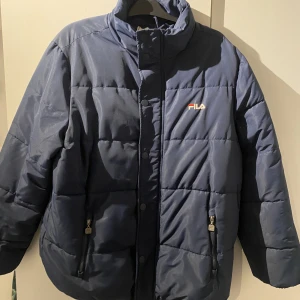 Fila Vinterjacka - Varm o bra vinterjacka från FILA Storlek L-XL