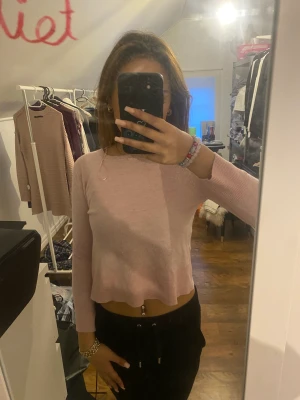 Stickad tröja  - Säljer denna pågrund av att den inte kommer till någon användning