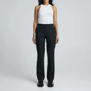 Kostymbyxor bikbok - Säljer vilma modellen från bikbok! Jätte fint skick🩷