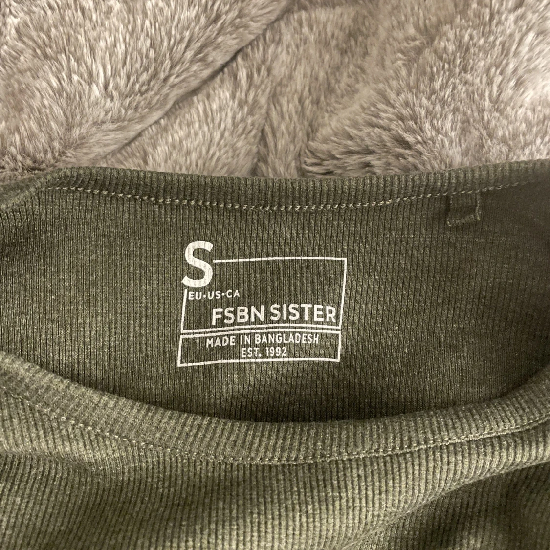 Långärmad ribbad grön tröja - 90