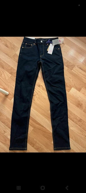 Jeans  - Helt nya jeans Silvia från Gina.