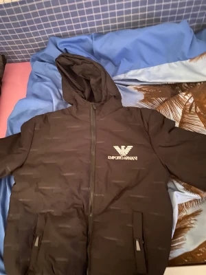Armani jacka - Helt ny Armani jacka finns och hämta i UpplandsvÄsby 