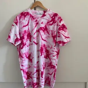 Unik Calvin Klein T-shirt, aldrig använd. Nypris 749kr