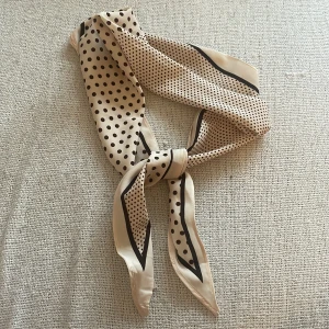 Satinsjal  - Fin sjal i satin. Aldrig använd 