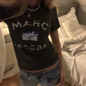 Marc Jacobs  - Jättesnygg grå t shirt från Marc Jacobs⭐️⭐️❤️‍🔥