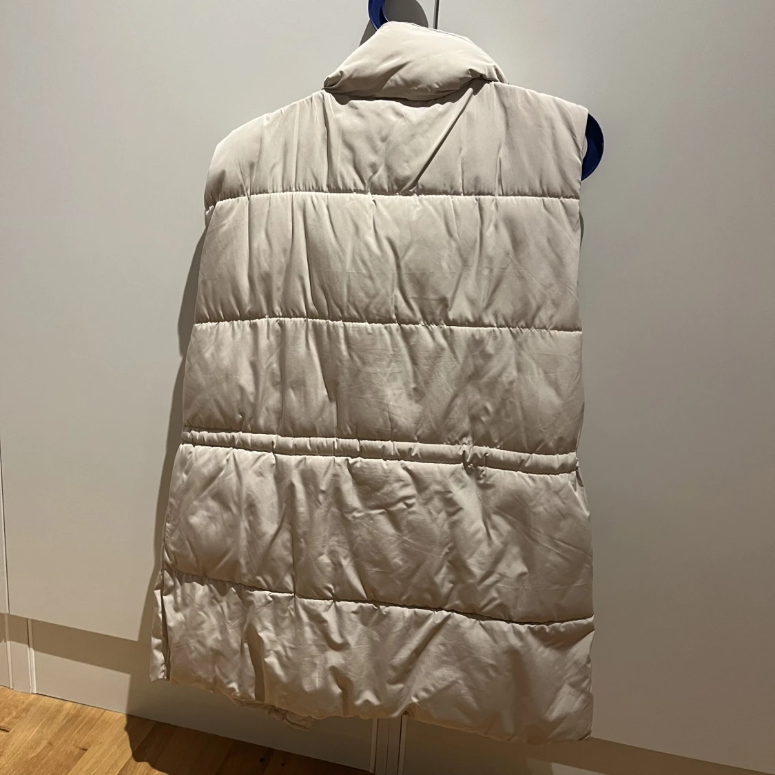 Puffer Väst Beige Asos strl M - 90