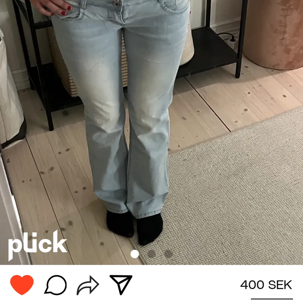 Söker dessa jeansen, så om någon vet vilken modell eller var de är ifrån skriv till mig💘. Jeans & Byxor.