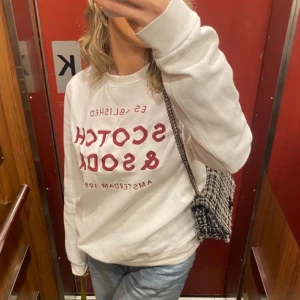 Scotch & Soda tröja  - Säljer min Scotch & Soda tröja ☺️ Nypris 1399kr  Använd få gånger  Storlek L men skulle säga mer en M 180kr vid snabb affär 🥰