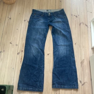 Lågmidjade jeans - Trendiga jeans, storlek L(40/42)