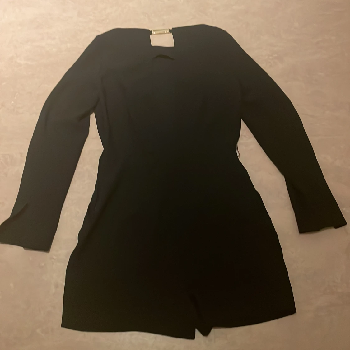 Byxdress med öppen rygg - 90