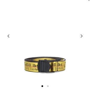Off White Industrial Belt - Off White bälte, den smalare modellen. Längd och bredd står i en av bilderna. Äkta! Har kvittot kvar tror jag, men inte papperna på bältet längre. Aldrig använt. Hängt i garderoben bara.