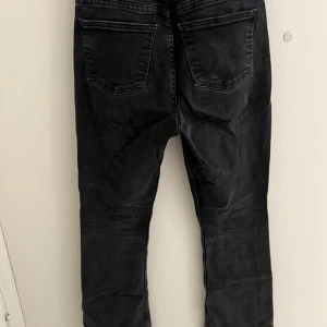 gina jeans - säljer mina ginajeans i storlek 36. Bootcut modellen. Köptes för 500kr. använda flitigt men inget som syns. Tvättas innan leverans👍🏻