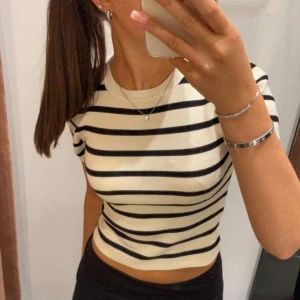 T-shirt  - Anväd en gång från zara priset går att diskutera 