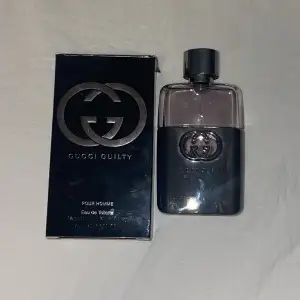 Gucci parfym 50ml som jag drygt använt halva av. Original förpackning ingår🙌🏼