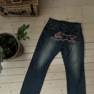 BBC RUNNING DOG JEANS  - Köpta i london på SIZE? priset kan diskuteras 